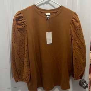 New with tags! Lace puff sleeved top size L